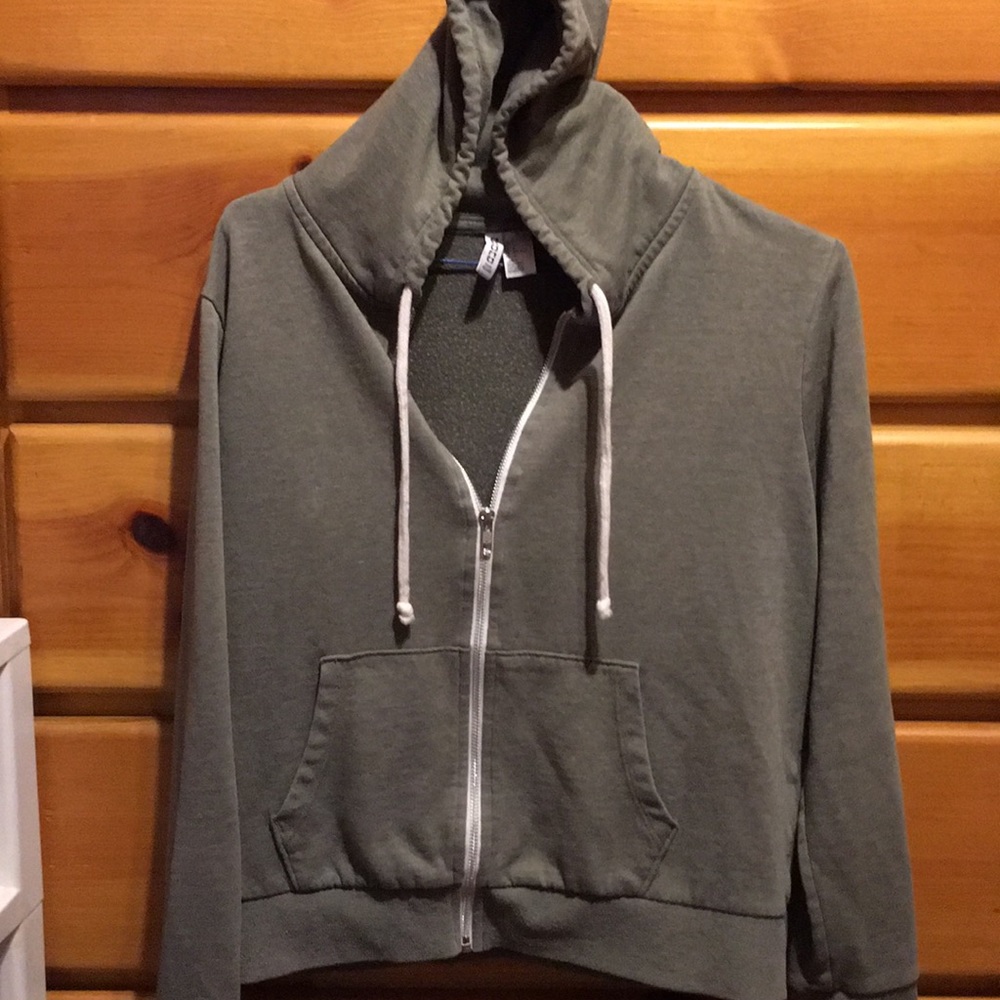 Women’s lightweight hooded sweat jacket.
